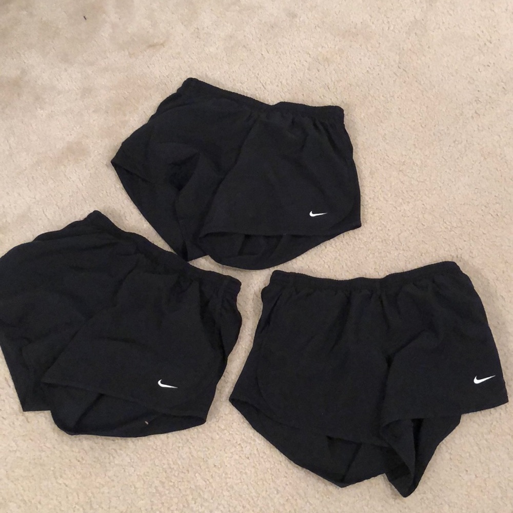 Black nike shorts!!